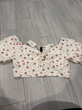 Cider White Red Floral Tie-Front Puff Sleeve Crop Top